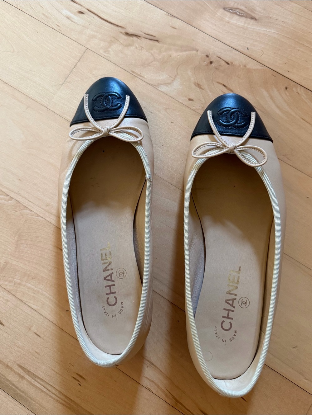 CHANEL Beige and Black Cap-Toe Leather Ballet Flats